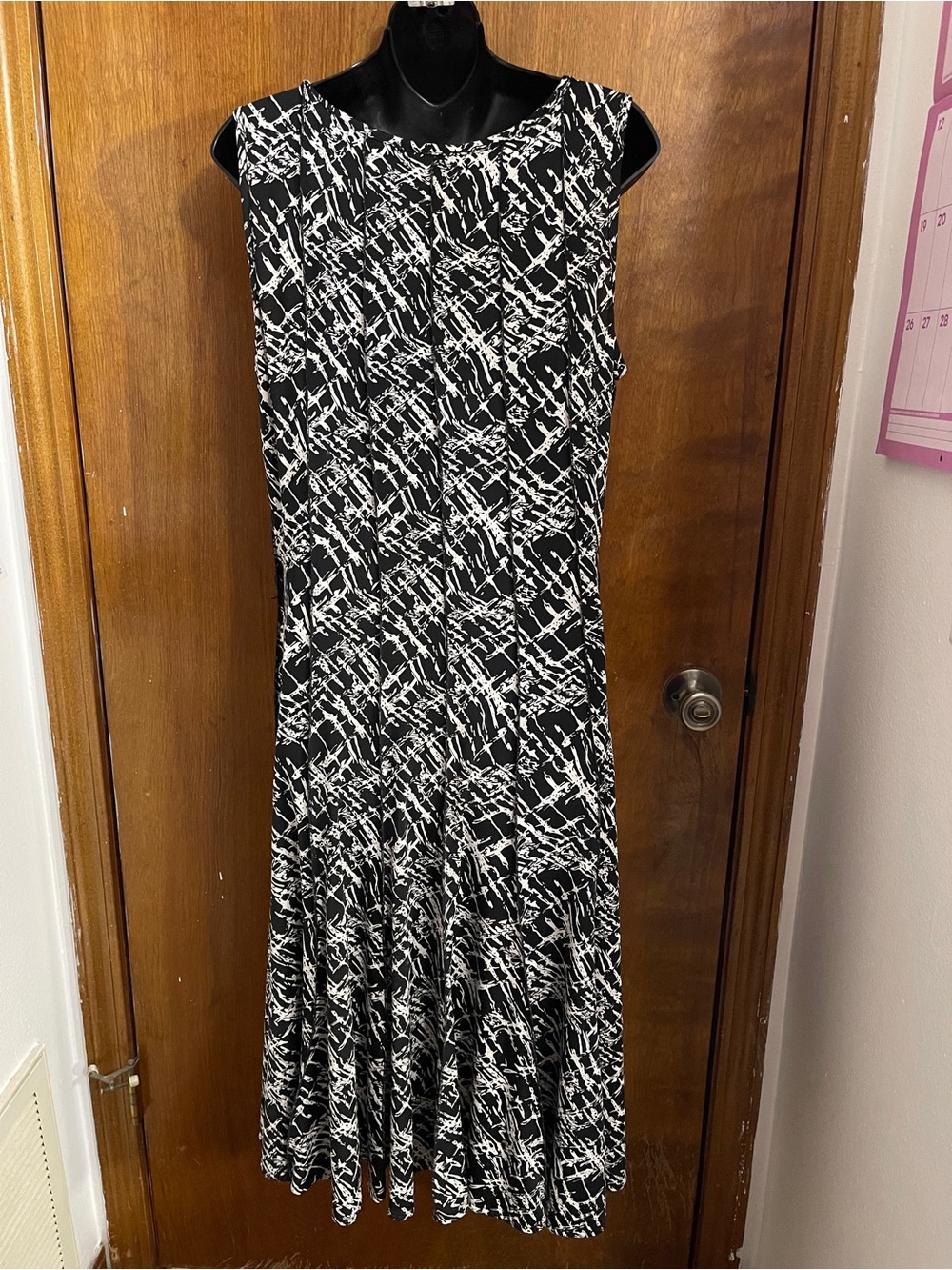 Blooming rose Sleeveless Black and White Midi Dress with Pleated Hem - Picture 2 of 7